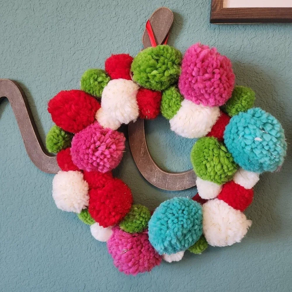 NEW Pom Pom Christmas Wreath‎ Colorful Cheerful 12